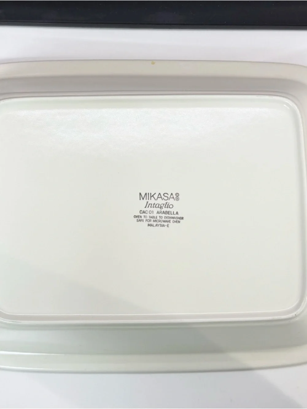 Mikasa Intaglio Arabella Casserole 13.25” x 10.5” x 2.25” - Oven to Table